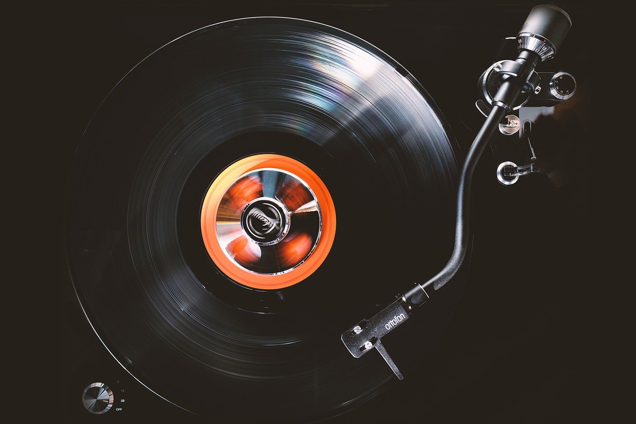 Nostalgia Meets Tangibility (image credits: pixabay)