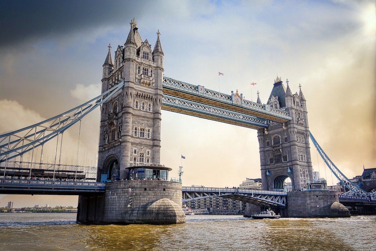 London Bridge Is Falling Down (image credits: pixabay)