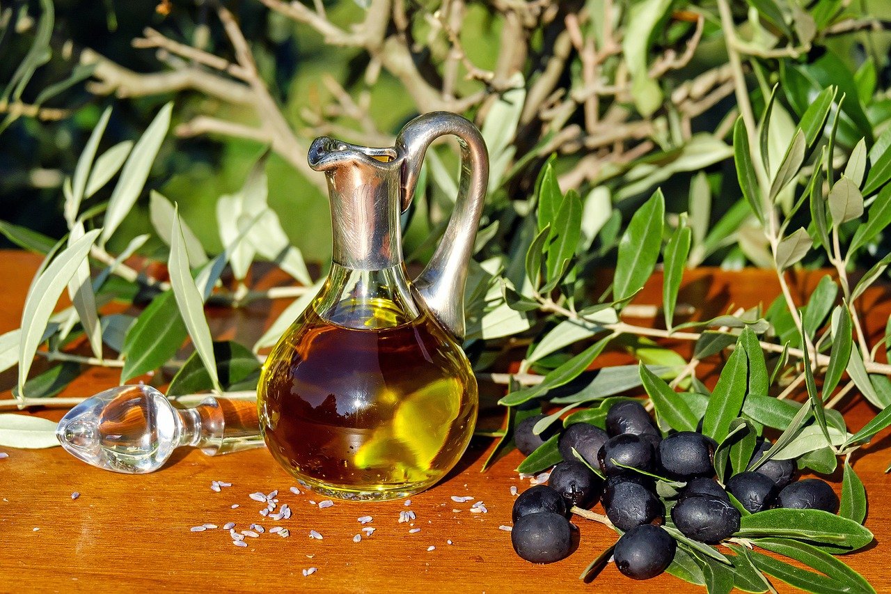 Olive Oil for Hair and Skin (image credits: pixabay)