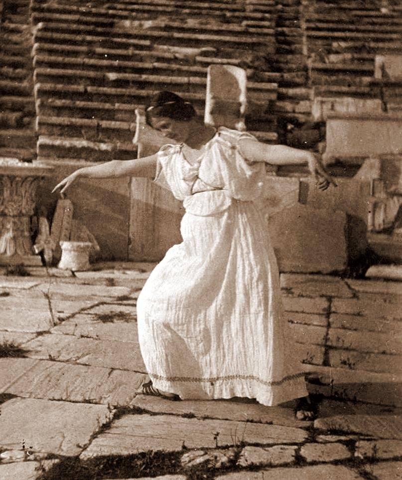 Isadora Duncan: Dancing to Her Own Tragic Tune (image credits: wikimedia)