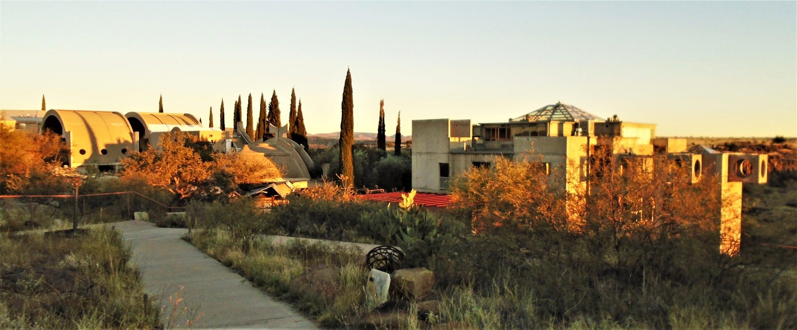 Arcosanti Convergence (Arizona, USA) (image credits: wikimedia)