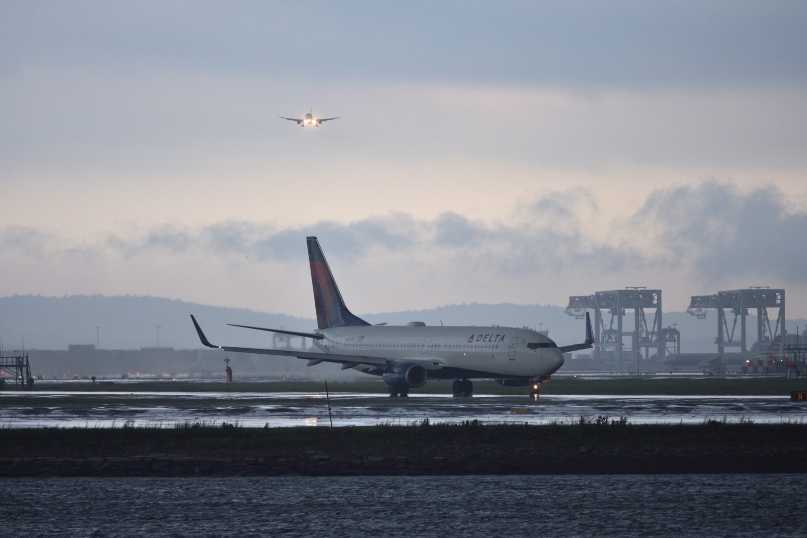 Boeing vs. Airbus (image credits: wikimedia)
