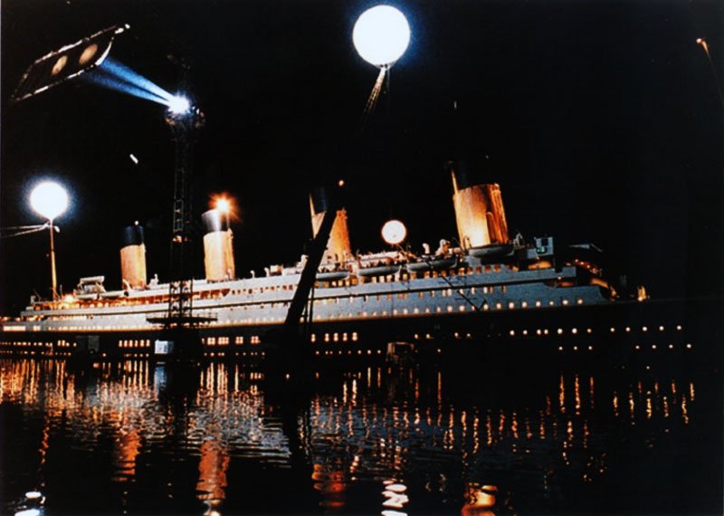 Titanic’s “I’m the King of the World” – Titanic (1997) (image credits: wikimedia)
