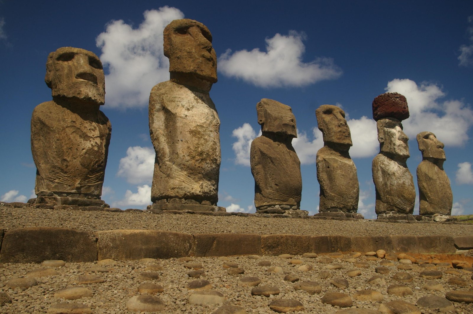 The Giant Stone Heads of Easter Island (image credits: wikimedia)
