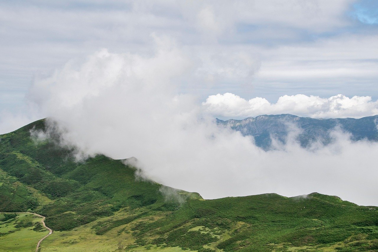 Weather-Influenced Touring Schedules (image credits: pixabay)