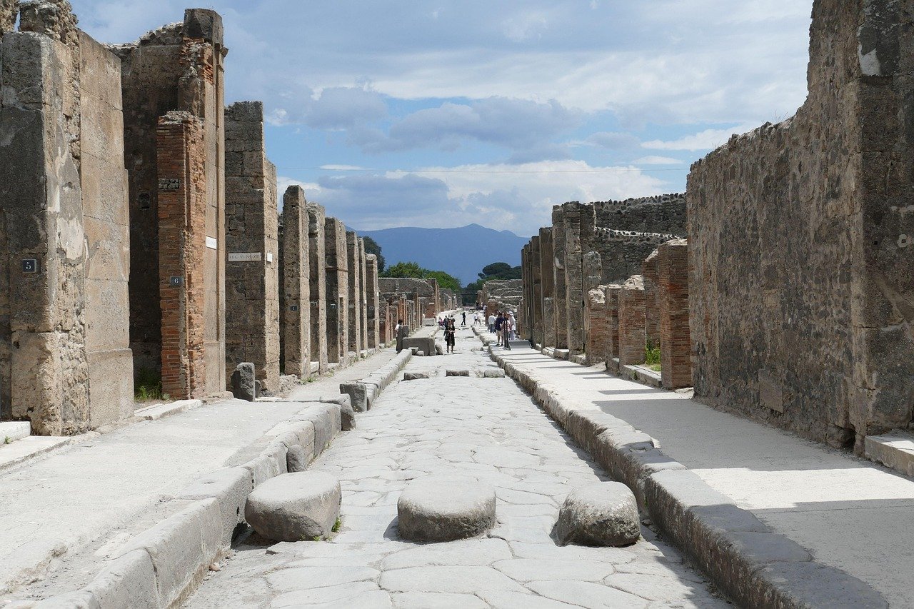 Pomp​eii, Italy (image credits: pixabay)