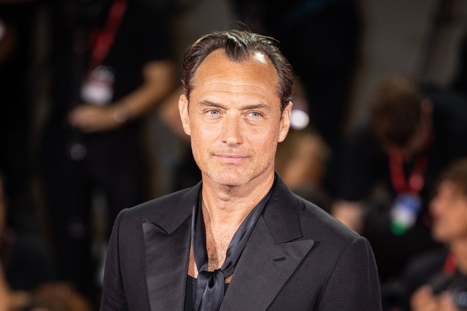 Jude Law in “The Young Pope” (2016) (image credits: wikimedia)