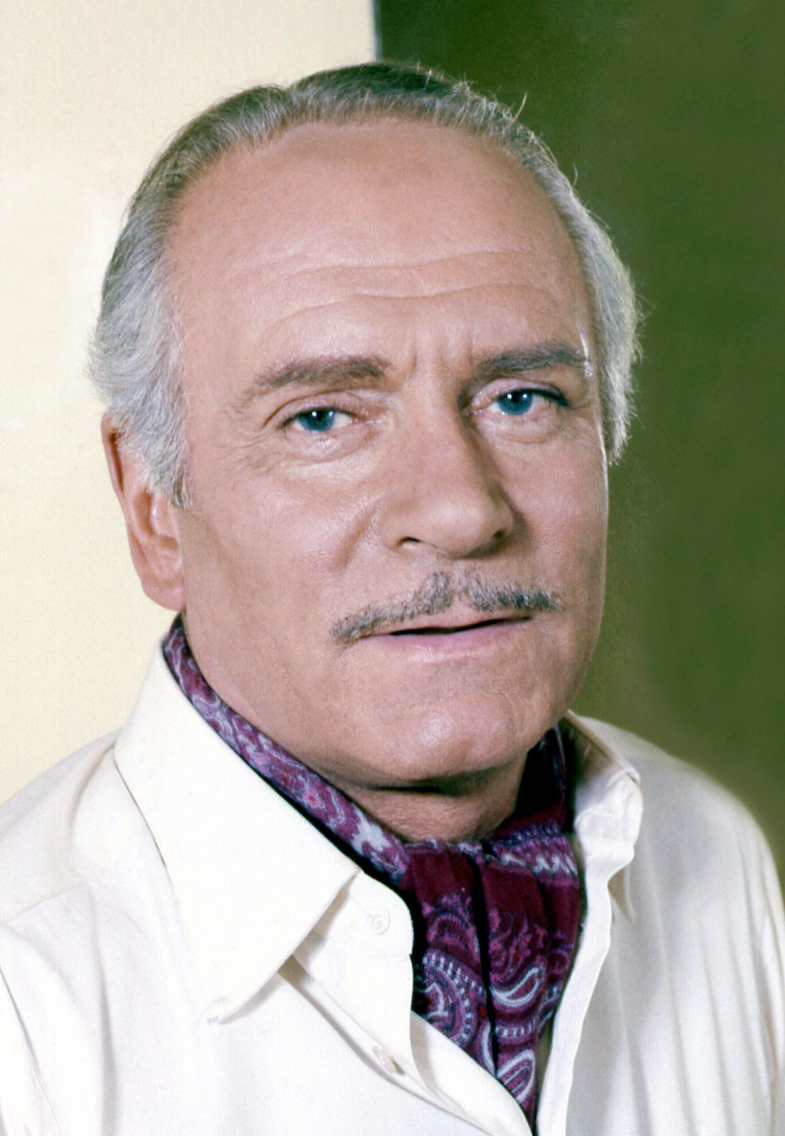 Laurence Olivier in “Mass Appeal” (1984) (image credits: wikimedia)