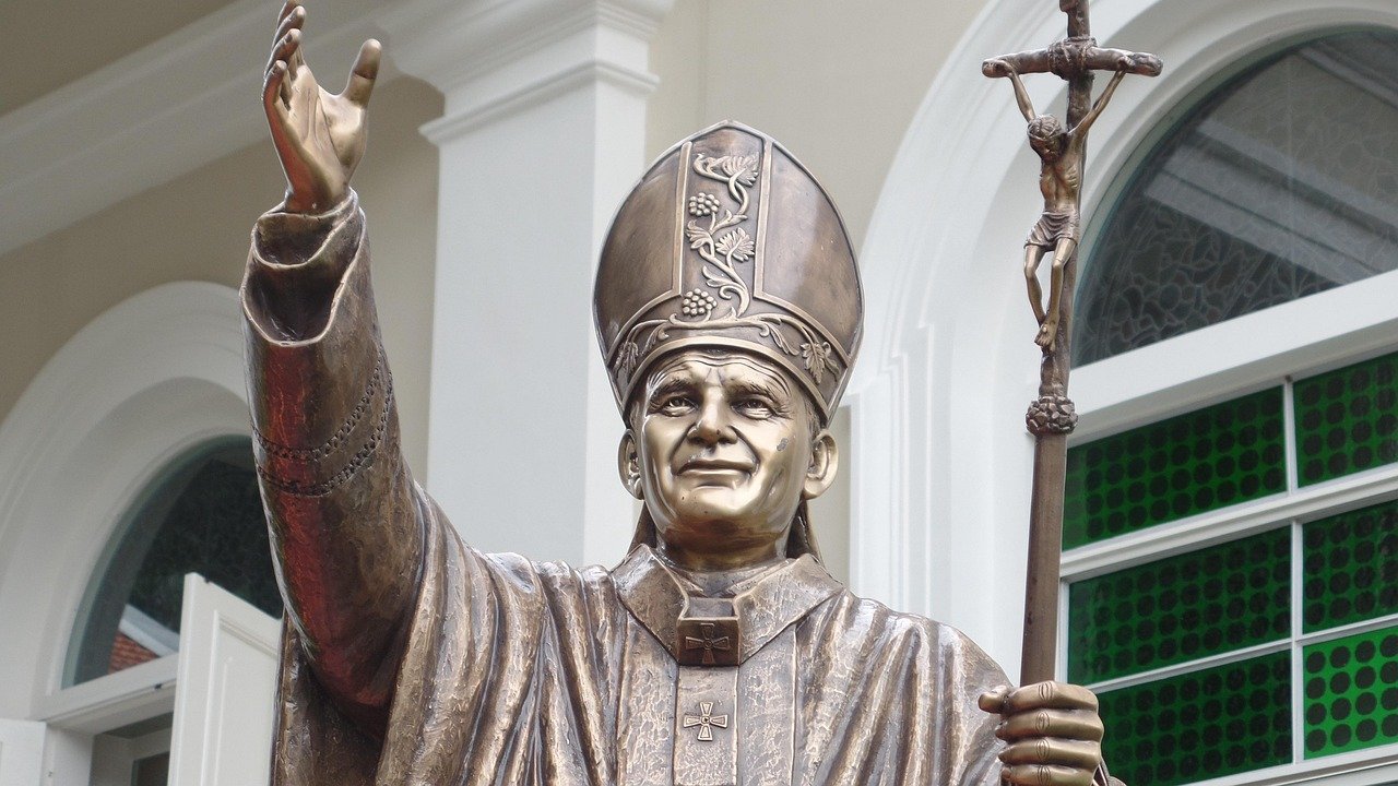 Pope Performances: The Critics’ Verdict (image credits: pixabay)