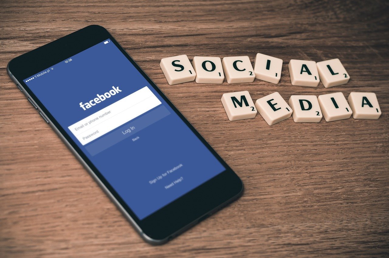 Facebook’s Purchase of Instagram: Betting Big on the Future of Social Media (image credits: pixabay)