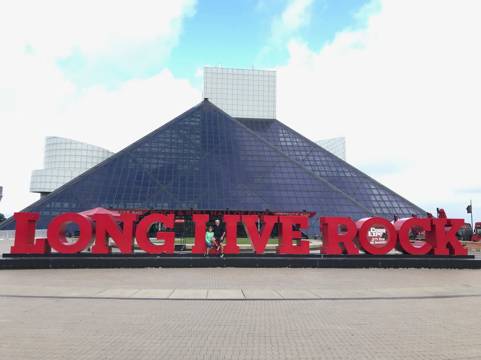 When Did The First Rock and Roll Hall of Fame Induction Honors the Legends? (image credits: wikimedia)