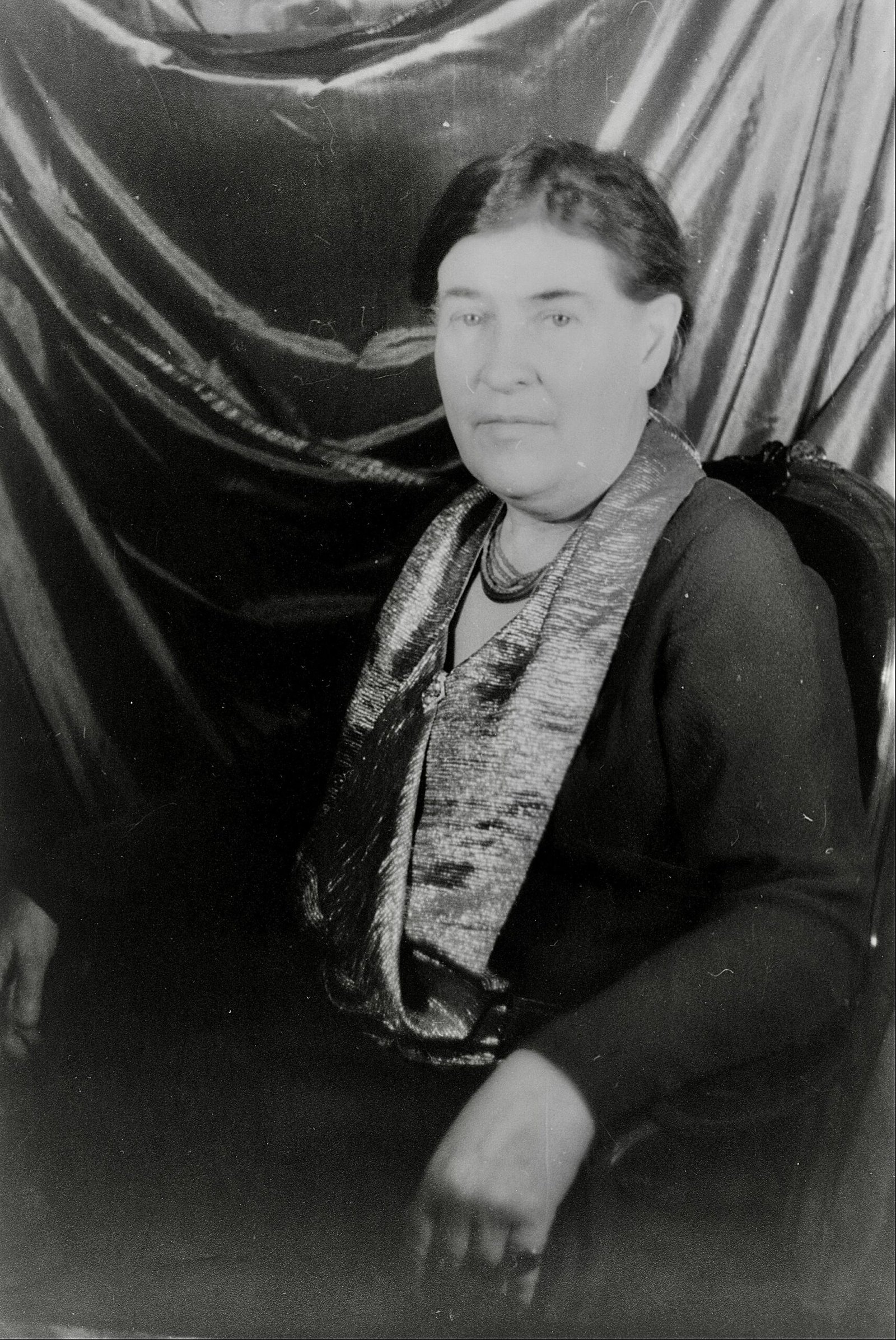 Willa Cather (image credits: wikimedia)