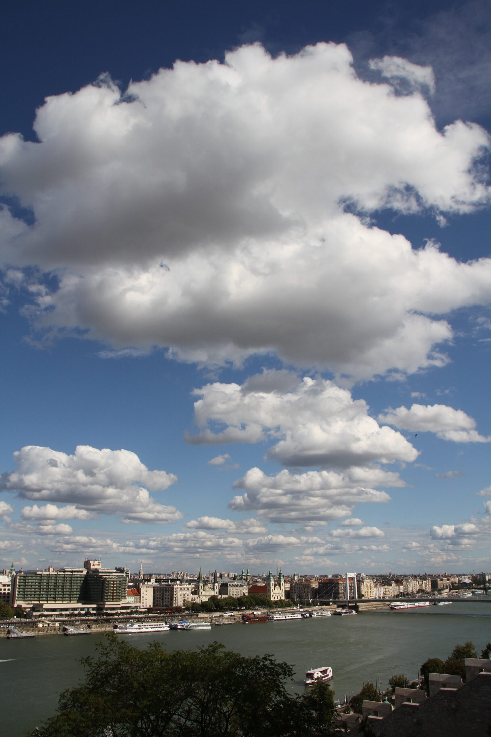 The Average Cloud Weighs More Than a Million Pounds (image credits: wikimedia)