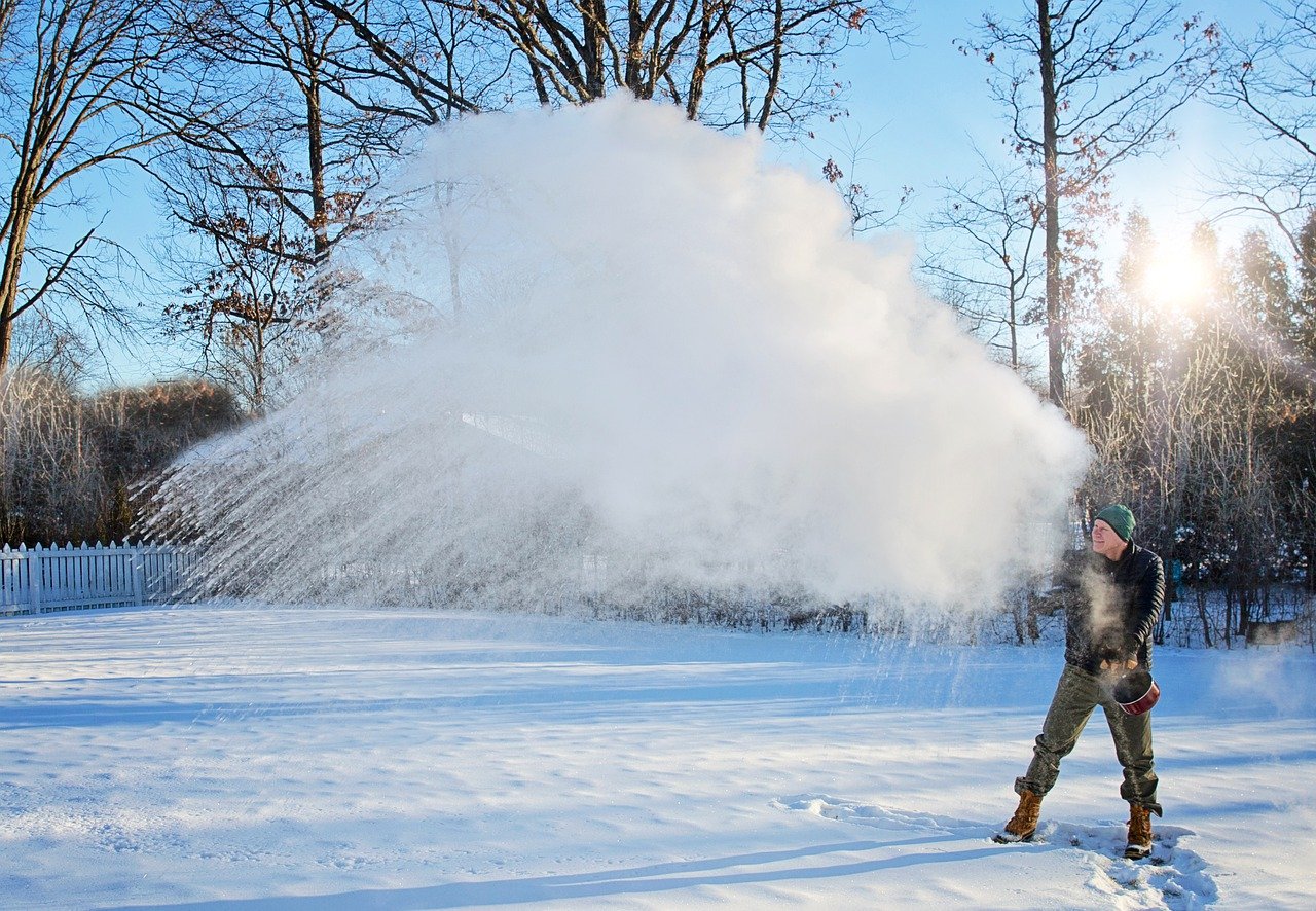 Hot Water Freezes Faster Than Cold Water—The Mpemba Effect (image credits: wikimedia)
