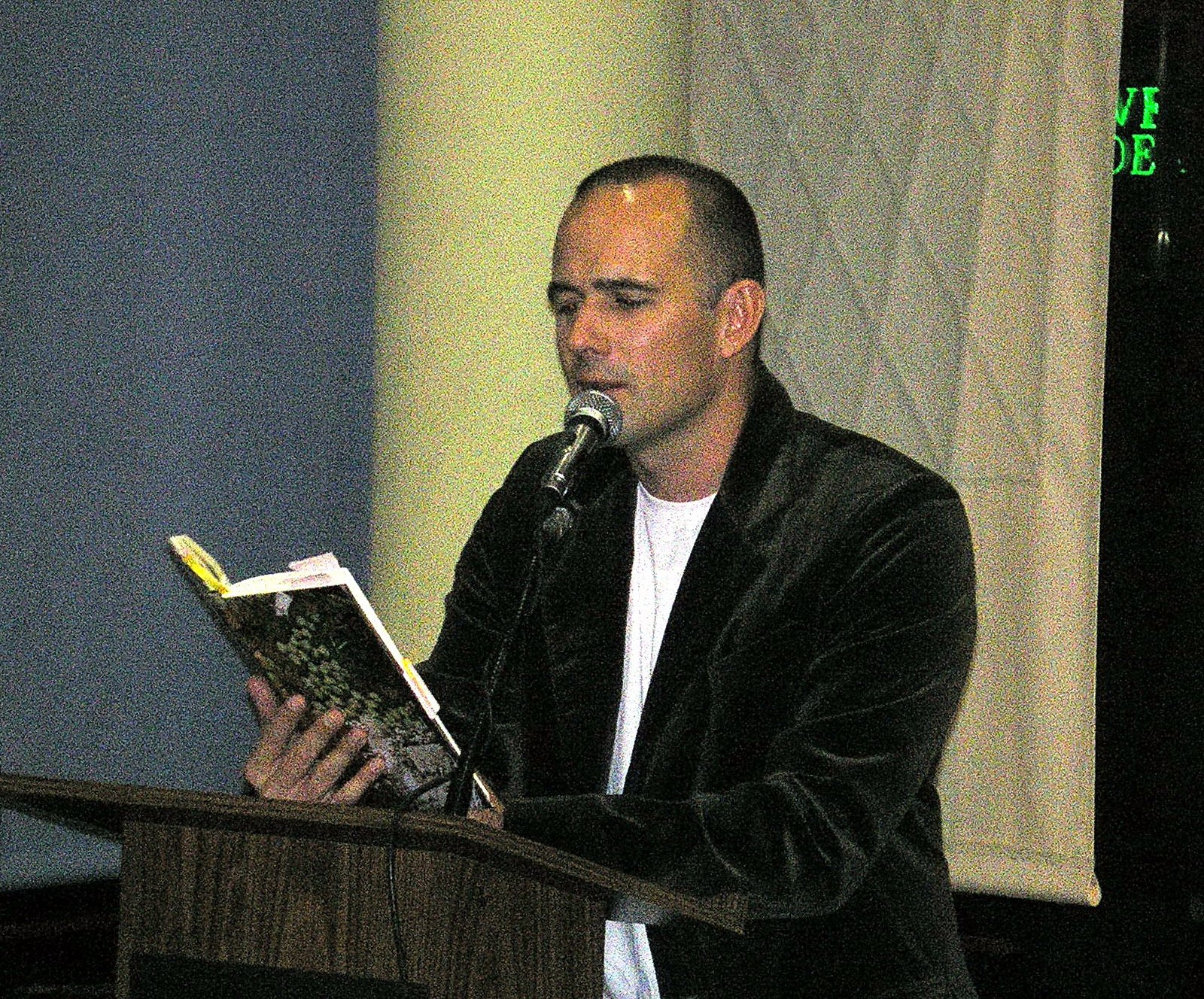 House of Leaves by Mark Z. Danielewski (image credits: wikimedia)