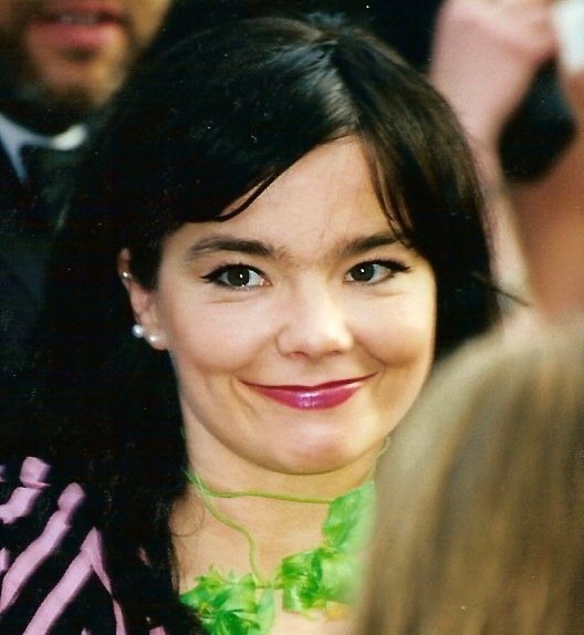 Björk at the 2001 Oscars – “I’ve Seen It All” (image credits: wikimedia)