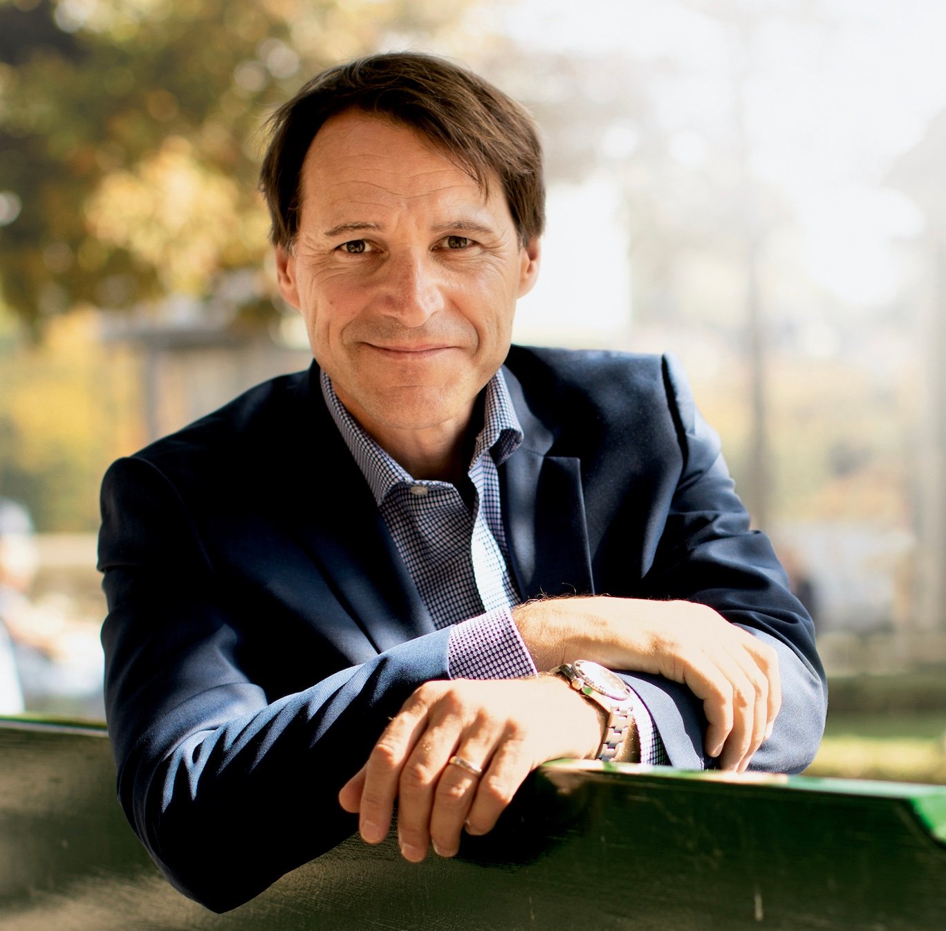 The Art of Thinking Clearly by Rolf Dobelli (image credits: wikimedia)