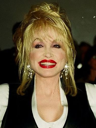 Dolly Parton – Raised in a One-Room Cabin (image credits: wikimedia)