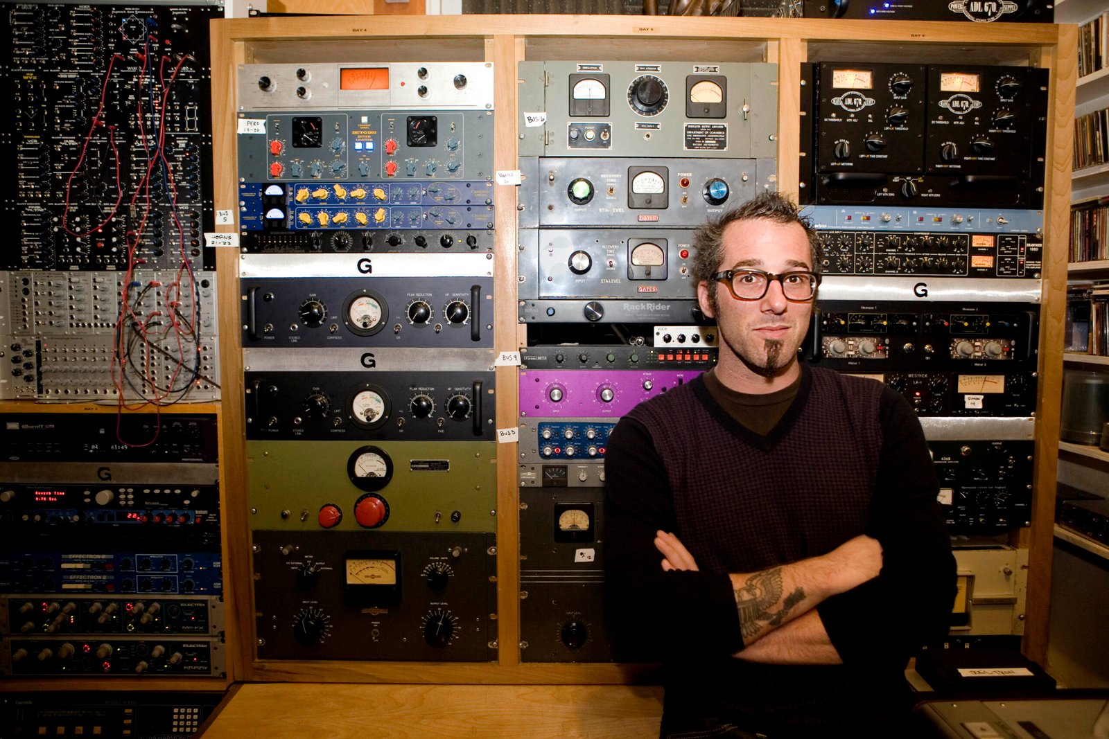 Analog Mastering Chains (image credits: wikimedia)