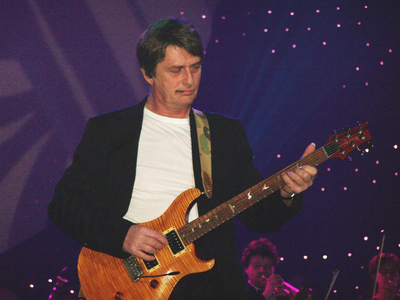 Mike Oldfield: The Instrumental Prodigy Behind Tubular Bells (image credits: wikimedia)