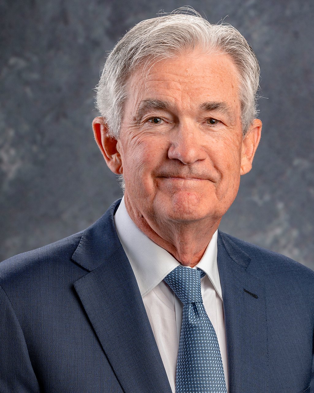 26. Trillion Dollar Triage: How Jay Powell and the Fed Battled a President and a Pandemic by Nick Timiraos (image credits: wikimedia)