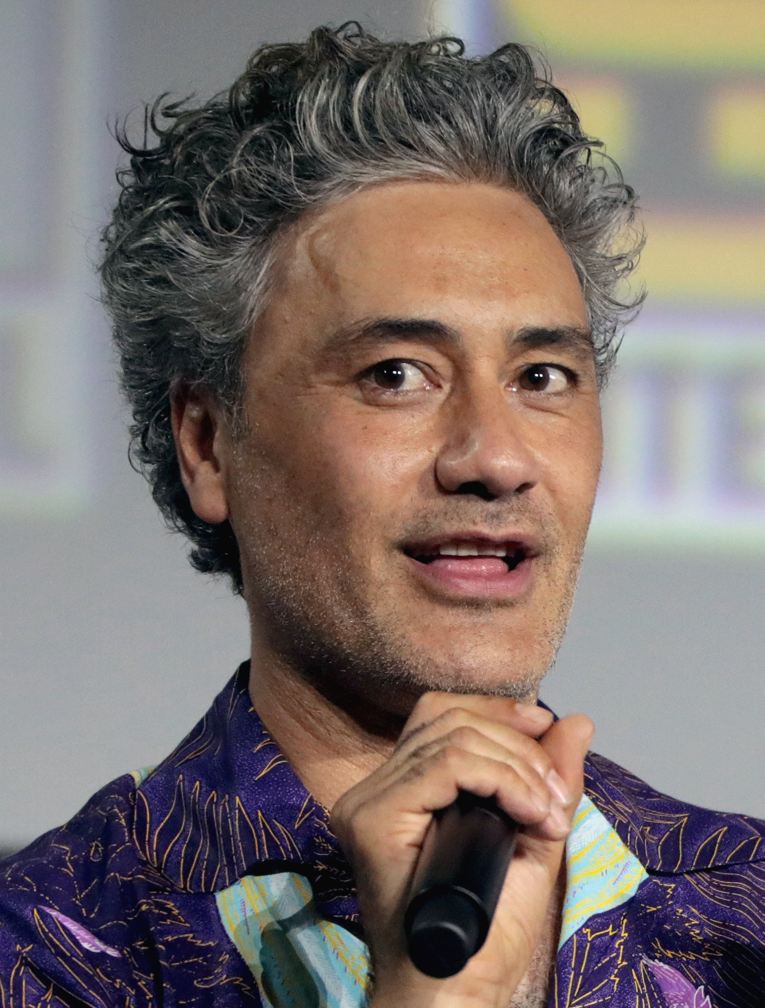 Taika Waititi’s Offbeat Sci-Fi Comedy (image credits: wikimedia)