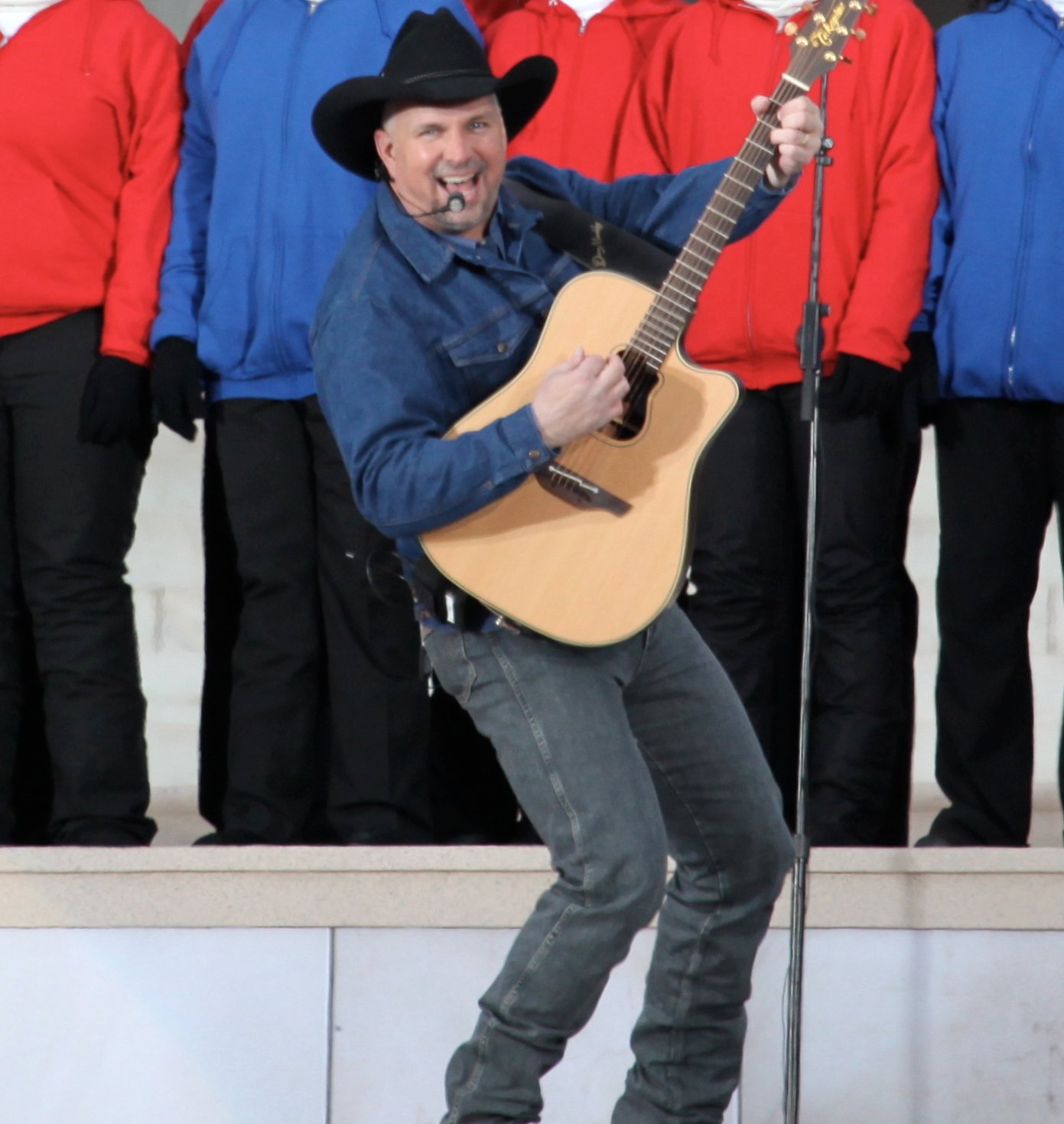 1997 — Garth Brooks, Central Park, New York City – 980,000 Attendees (image credits: wikimedia)