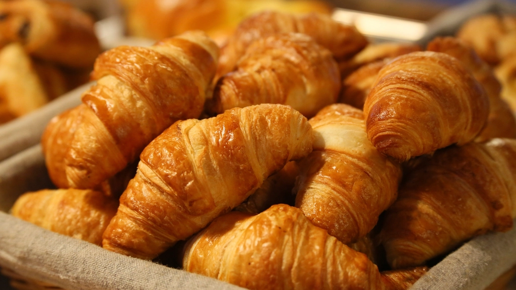 France – Croissant (image credits: rawpixel)