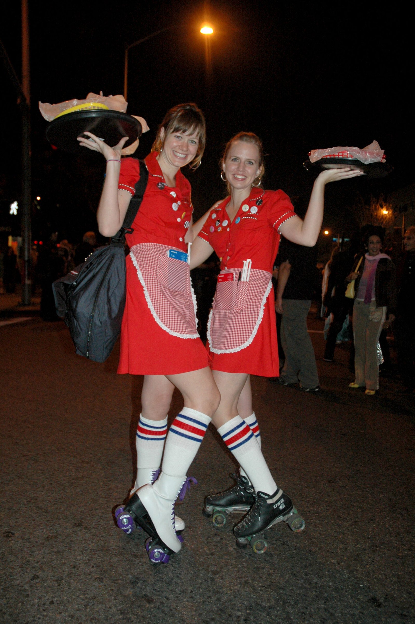 Carhops on Wheels (image credits: wikimedia)