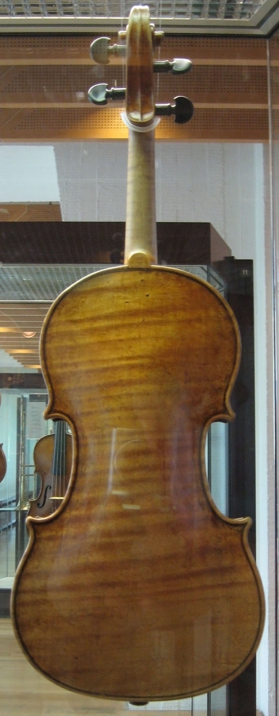 “da Vinci” Stradivarius Violin – $15.3 Million (image credits: wikimedia)