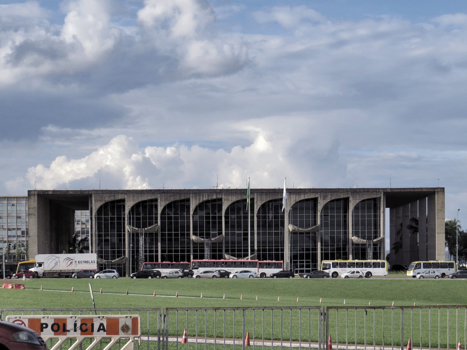 Operation Fake Monster: The Investigation Unfolds (image credits: wikimedia)
