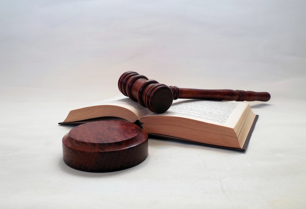 Legal and Medical Expertise in Plays (image credits: rawpixel)
