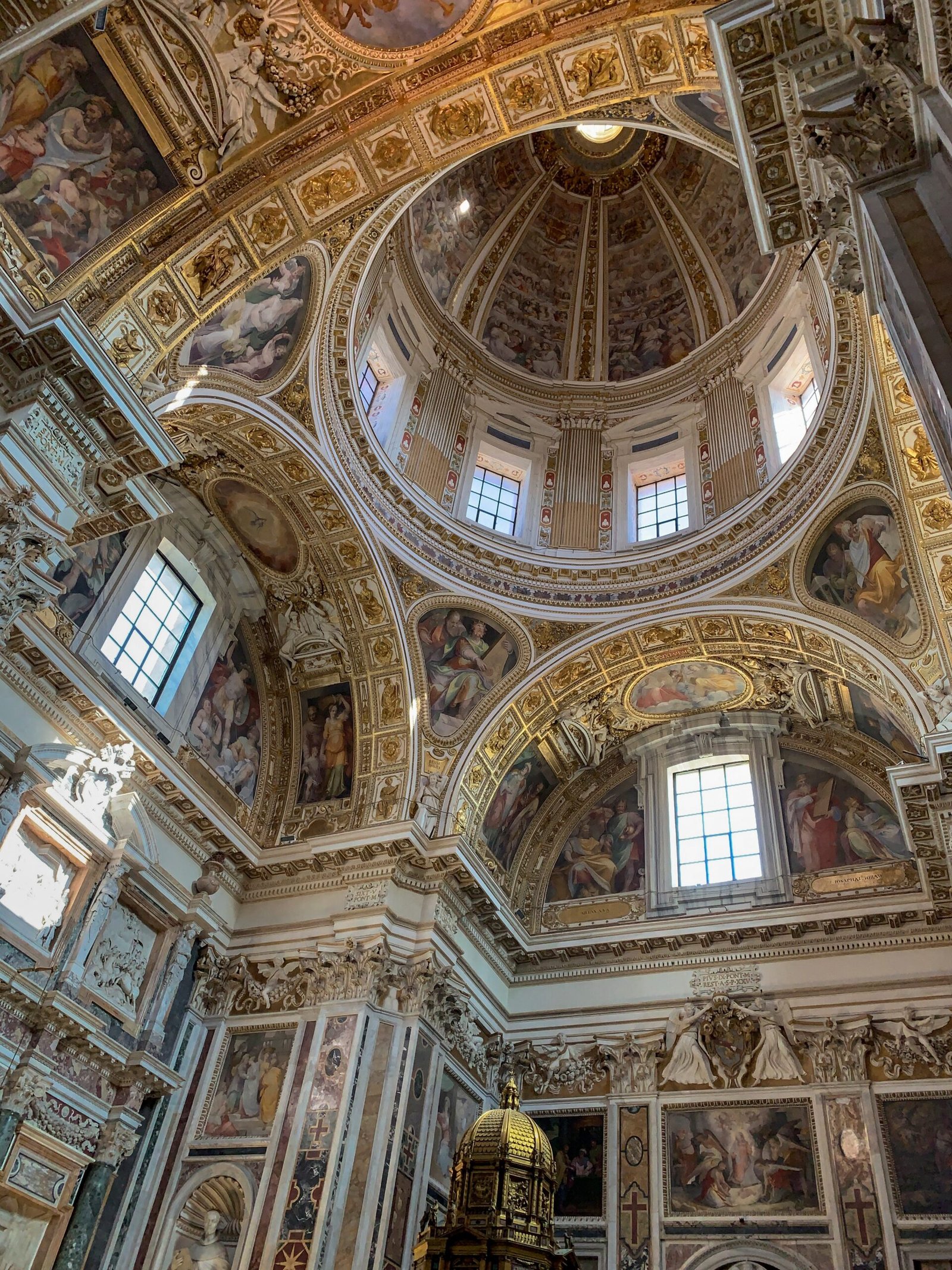 Seclusion and Secrecy in the Sistine Chapel (image credits: wikimedia)