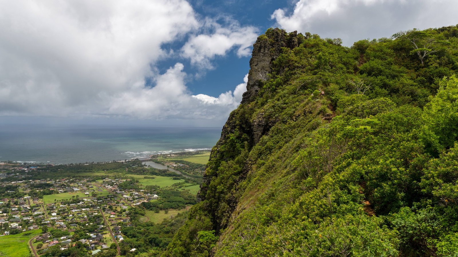 The “Sleeping Giant” in Hawaii – Nounou Mountain (image credits: wikimedia)