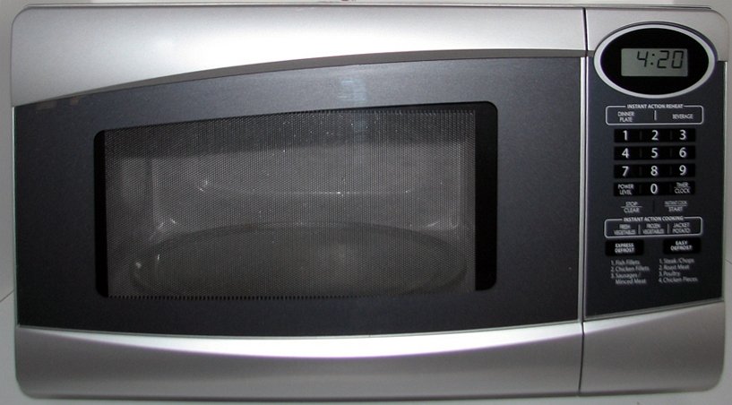 Microwave Oven: Melting Candy Bars and Kitchen Revolutions (image credits: wikimedia)