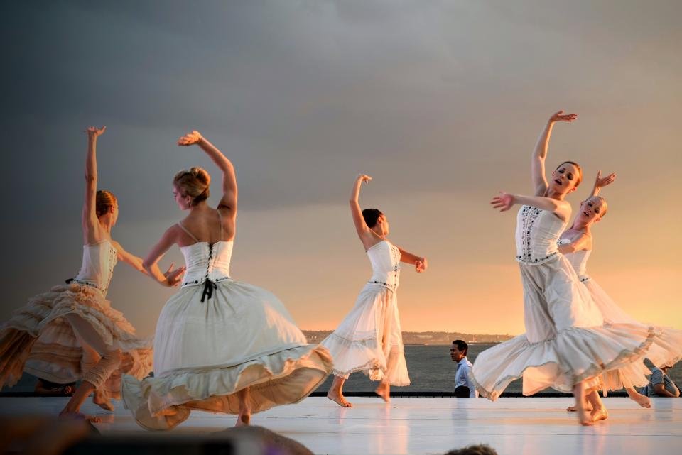Sky Dancers (image credits: stocksnap)