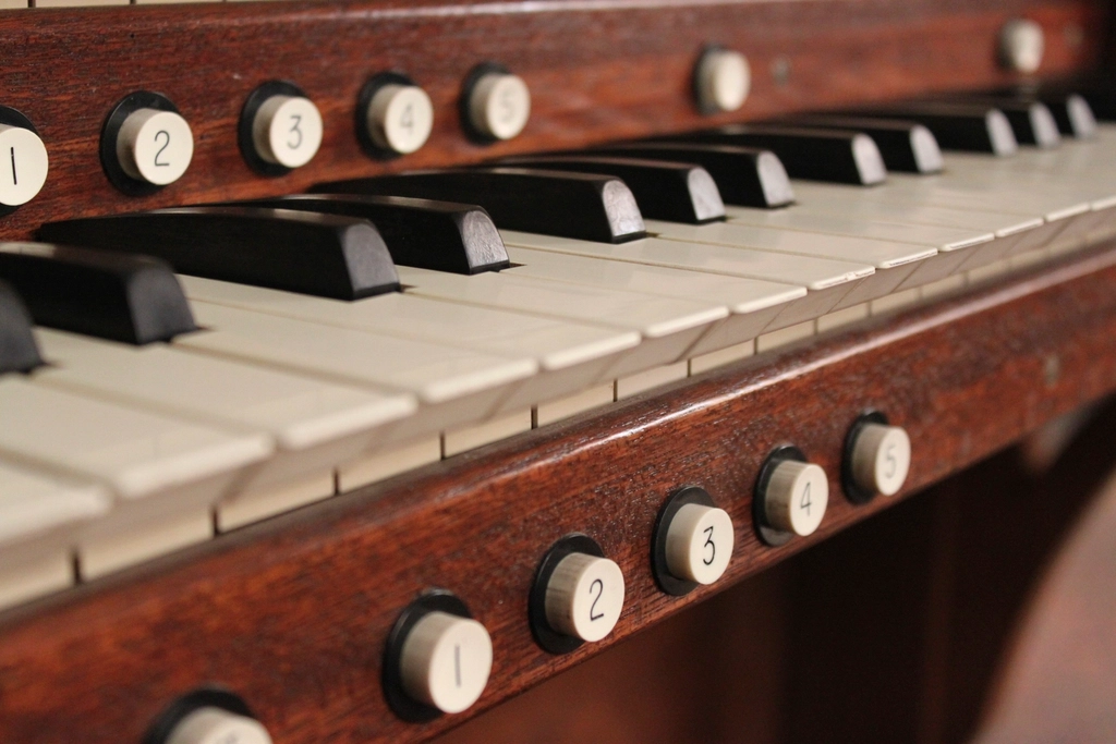 17. Dmitri Shostakovich – Prelude in D-flat Major, Op. 87 No. 15 (image credits: rawpixel)