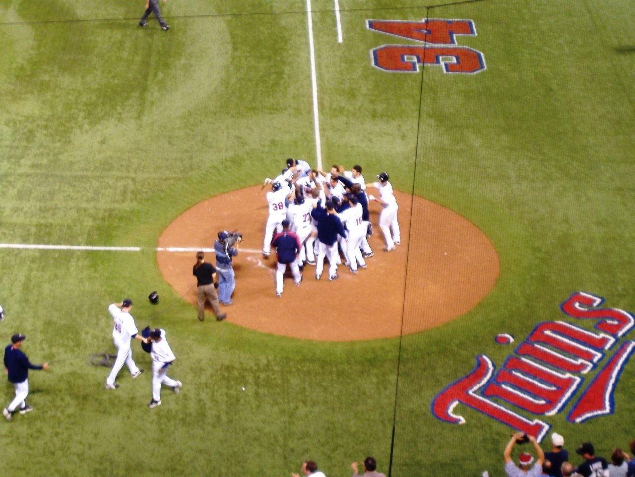 Vin Scully’s Call of Kirk Gibson’s Walk-Off HR (1988 World Series) (image credits: wikimedia)