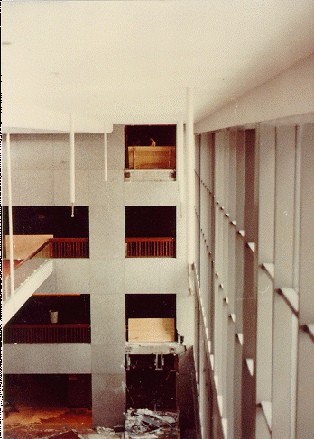 The Collapse of the Hyatt Regency Walkway (image credits: wikimedia)
