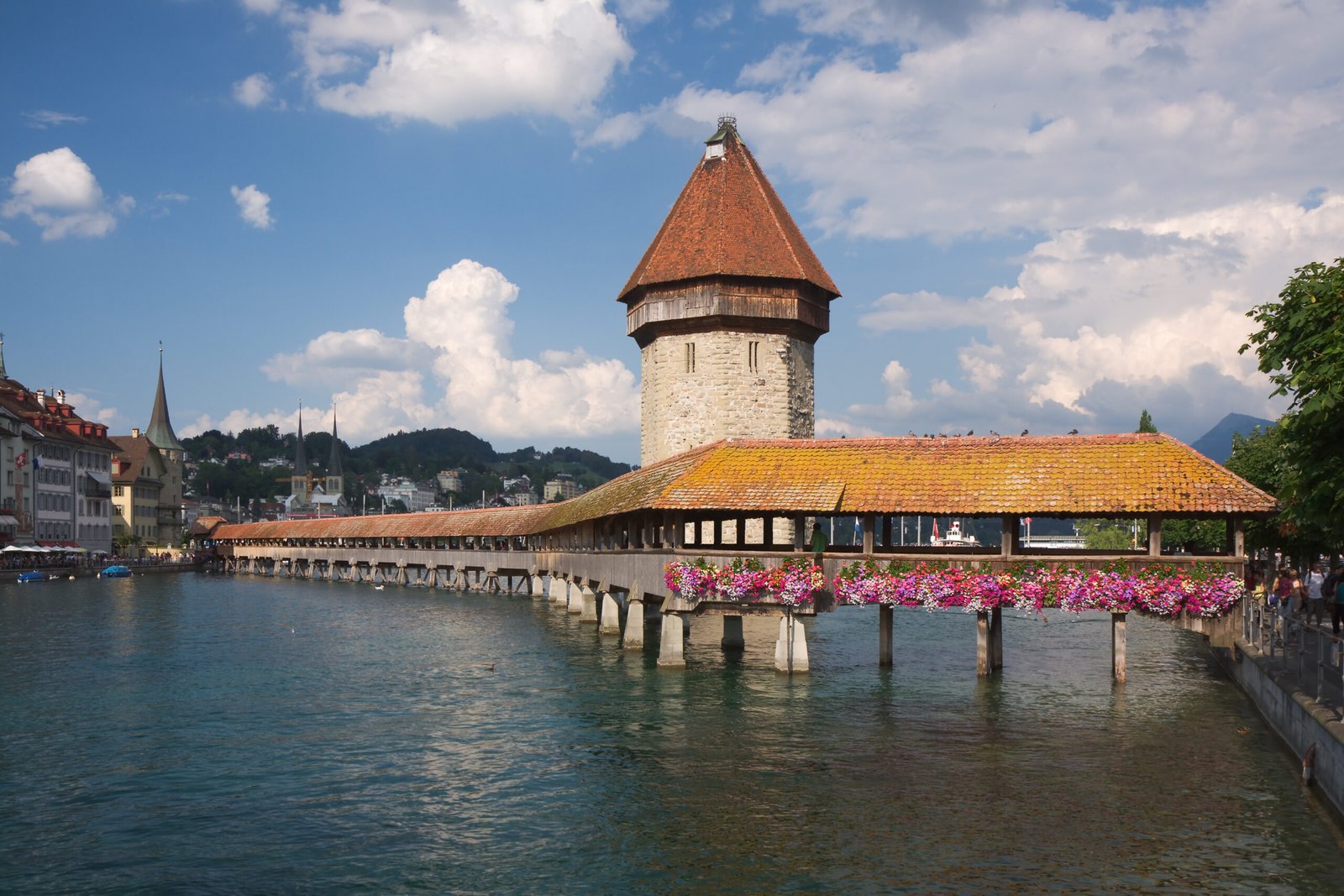 Lucerne, Switzerland: Alpine Perfection by the Lake (image credits: wikimedia)