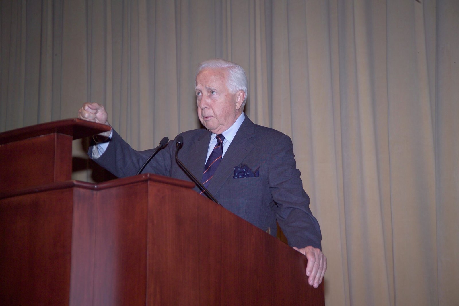 1776 by David McCullough (image credits: wikimedia)