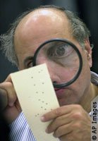 The 2000 U.S. Presidential Election – Hanging Chads (image credits: wikimedia)