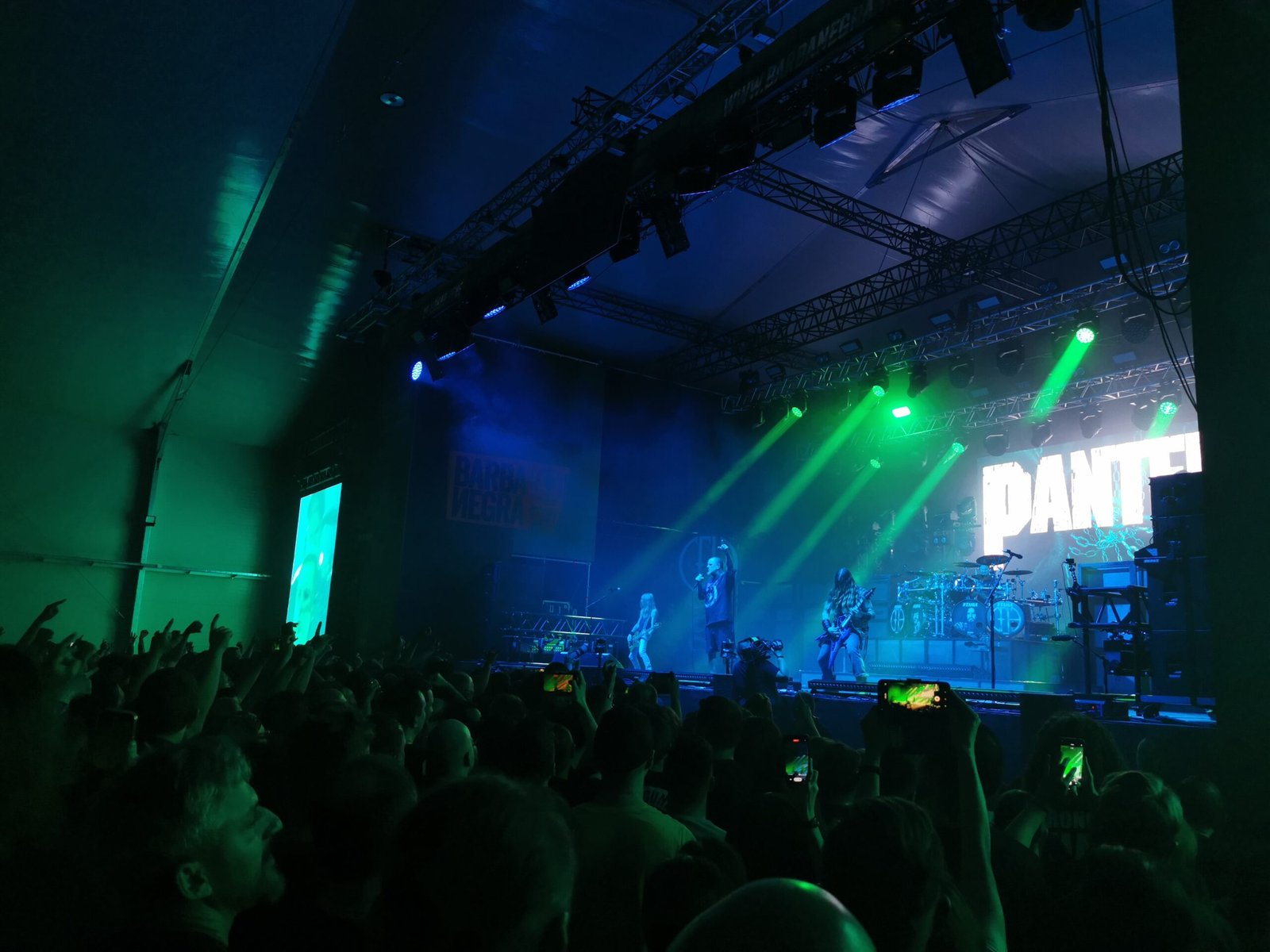8. Groove Metal: Pantera's Heavy Blues (image credits: wikimedia)