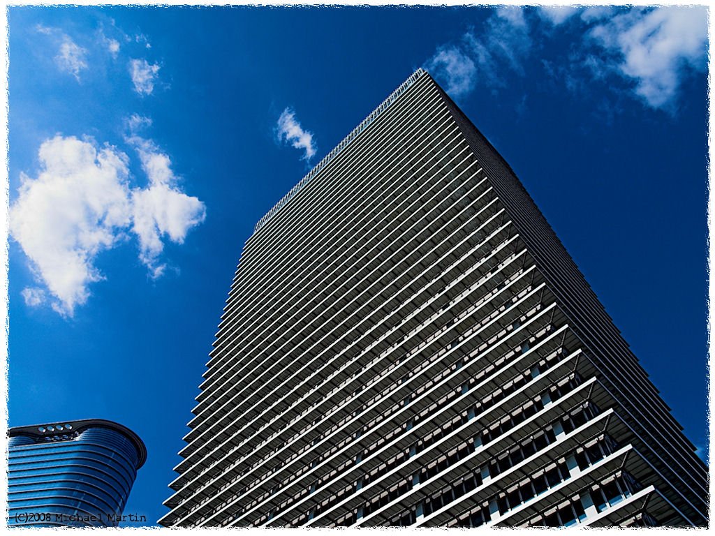 ExxonMobil: A Legacy of Oil and Ambition (image credits: wikimedia)
