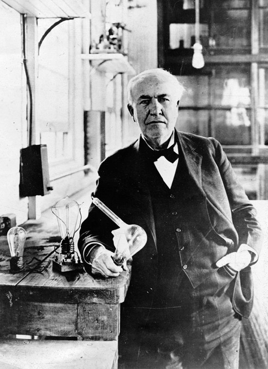 Thomas Edison and the Light Bulb (image credits: wikimedia)