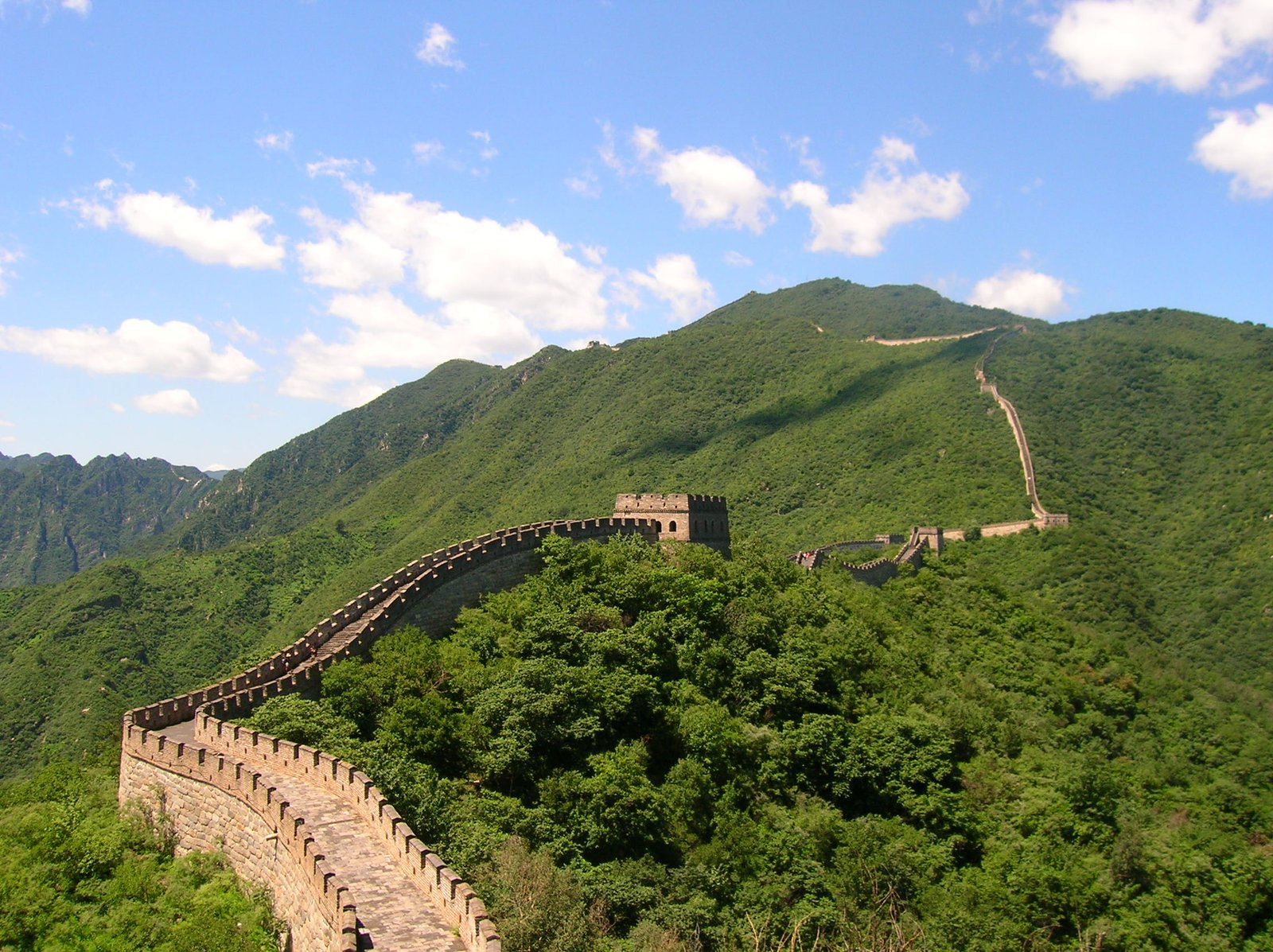 The Great Wall Visible from Space (image credits: wikimedia)