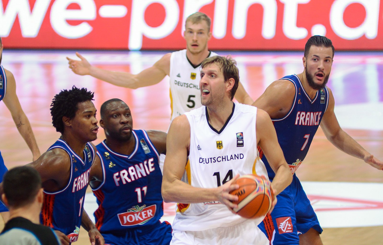 Dirk Nowitzki: The Basketball Trailblazer (image credits: wikimedia)