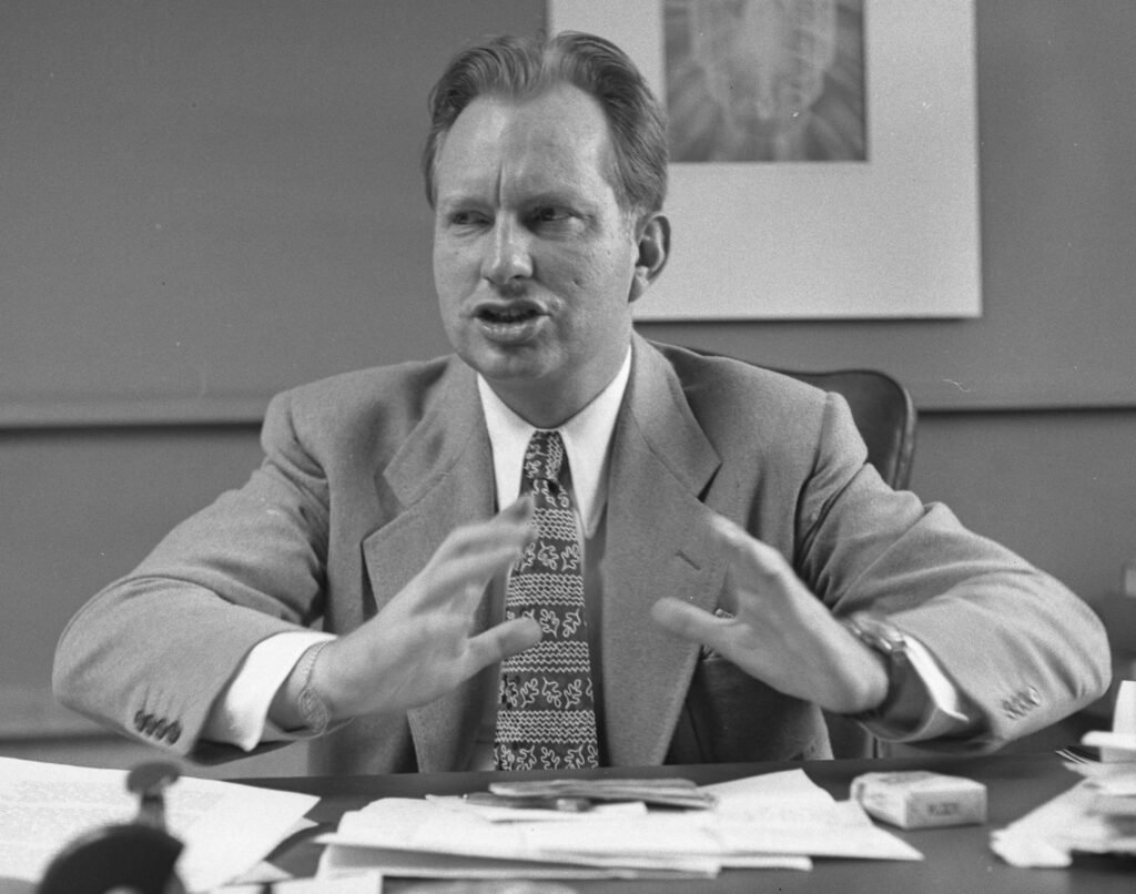 The Prolific Pens: 13 Authors Who Wrote the Most Books in History — Ranked by Volume
