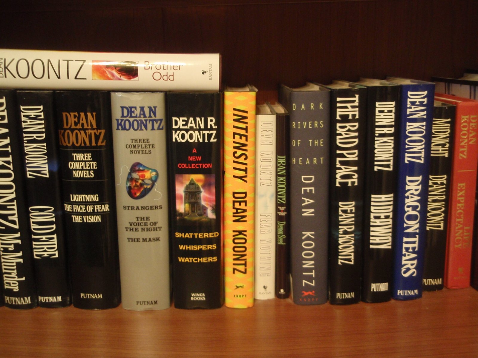 Dean Koontz: Blending Horror, Thriller, and the Supernatural (image credits: wikimedia)