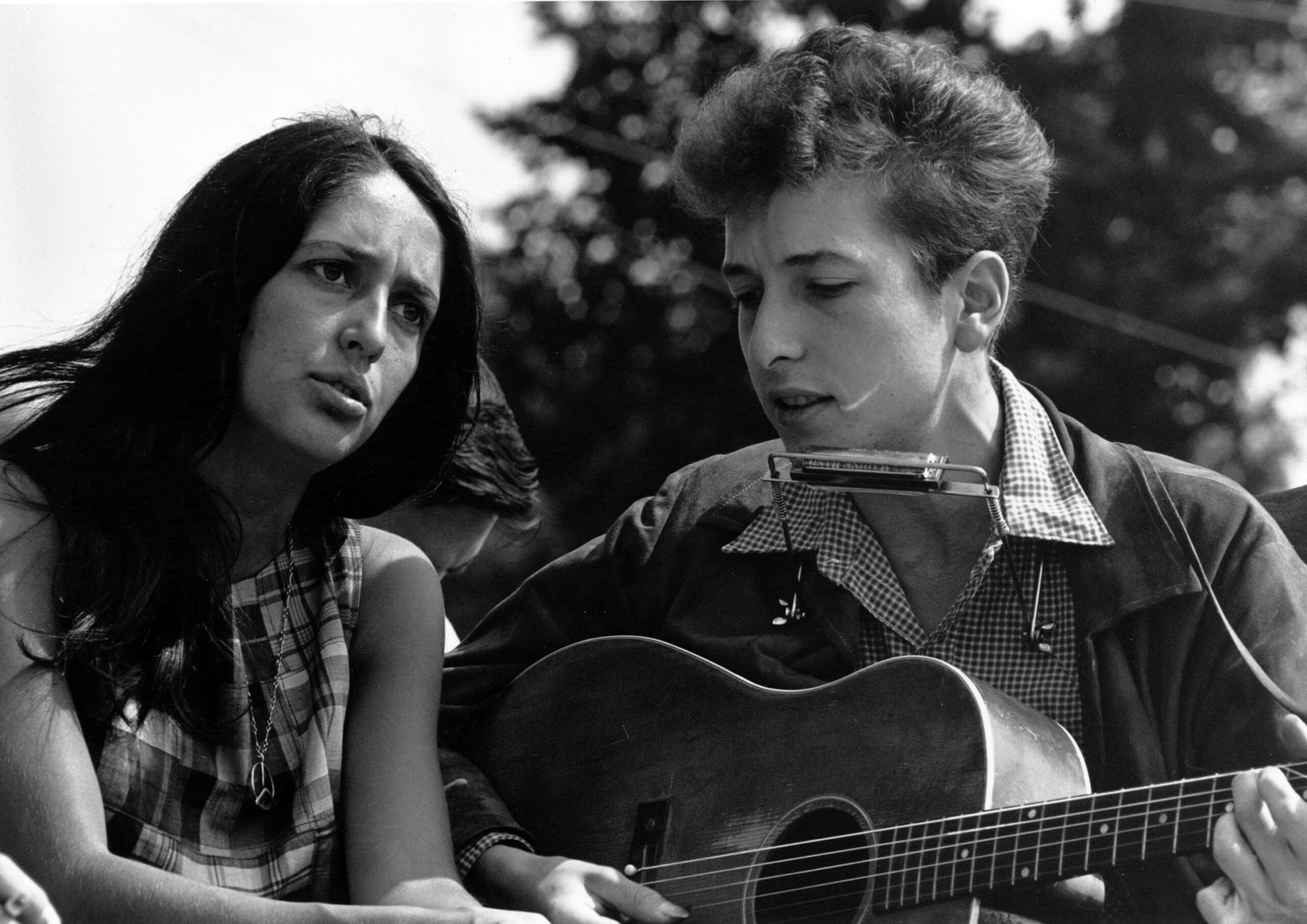 21. Bob Dylan – Newport Folk Festival (1965) (image credits: wikimedia)